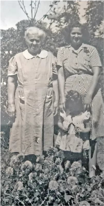 Black-and-white 1950s-1970s photograph before hand colorization by MemoryCherish artists