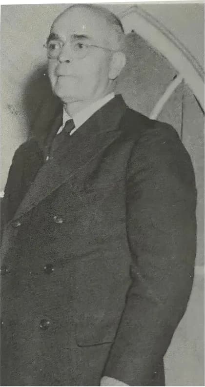Original black-and-white photograph before it was restored by hand