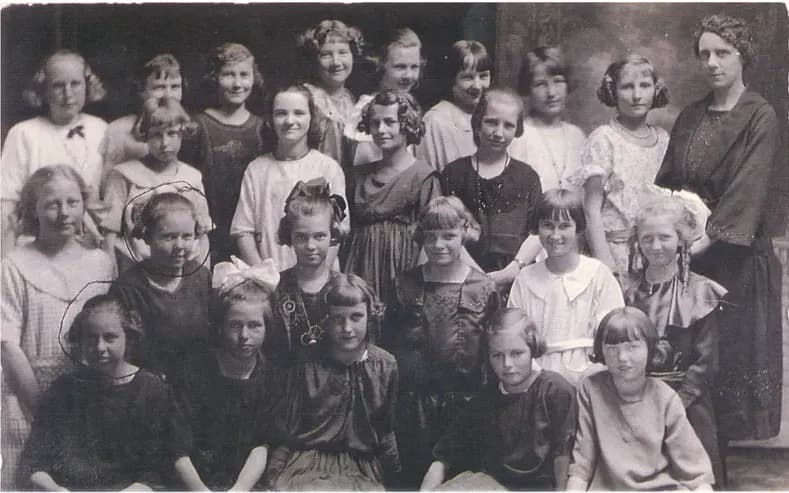 Black-and-white pre-1950 photograph before hand colorization by MemoryCherish artists