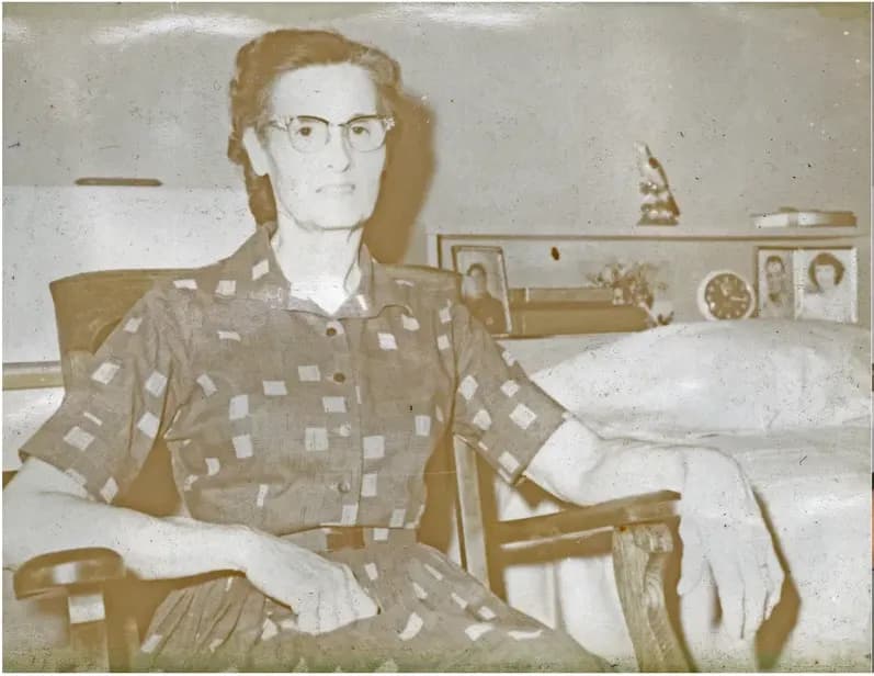 Black-and-white 1950s-1970s photograph before hand colorization by MemoryCherish artists