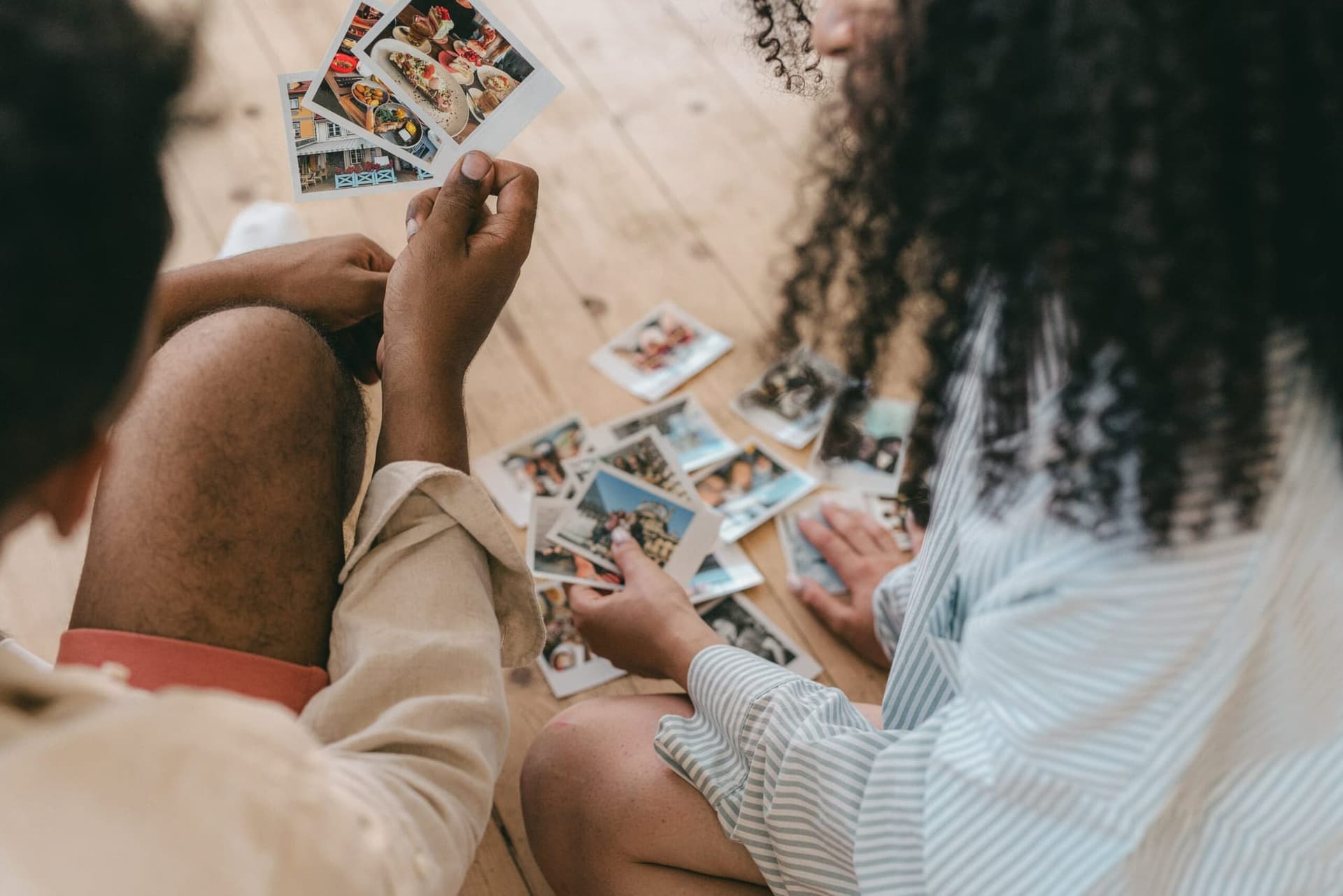 How To Make a Meaningful Family Picture Wall Collage?