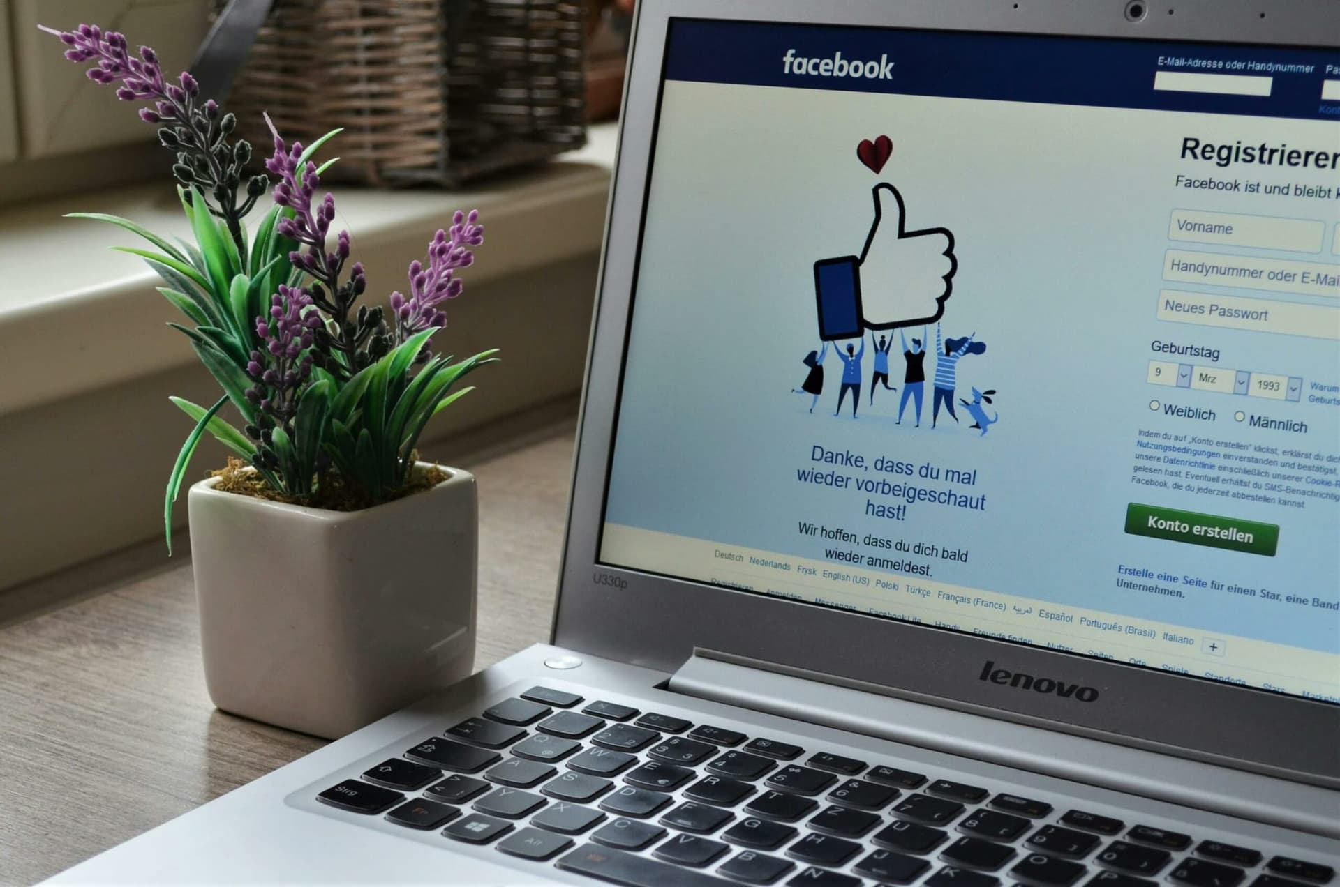 The Ultimate Social Media Guide for the Modern Senior: Enhancing Digital Literacy and Elder Networking Activities