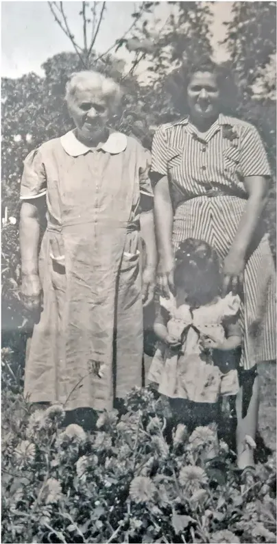 Black-and-white 1950s-1970s photograph before hand colorization by MemoryCherish artists