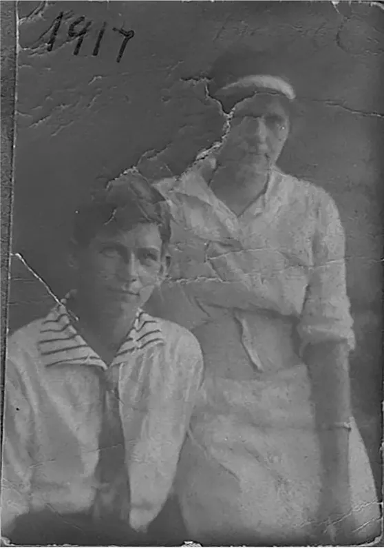Black-and-white pre-1950 photograph before hand colorization by MemoryCherish artists