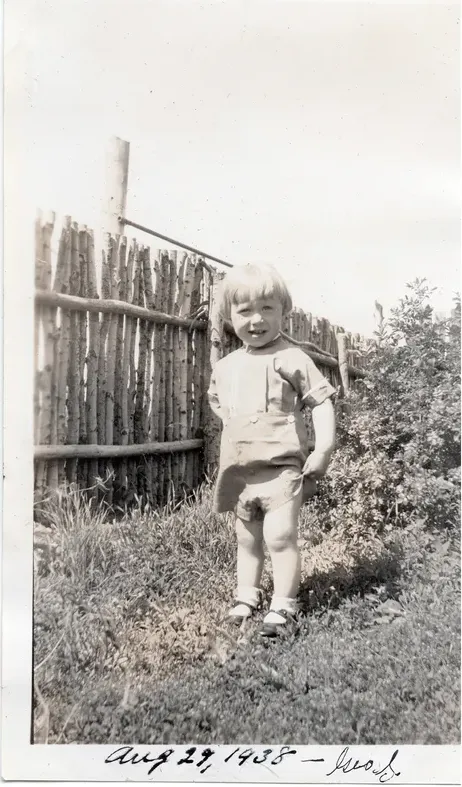 Black-and-white pre-1950 photograph before hand colorization by MemoryCherish artists