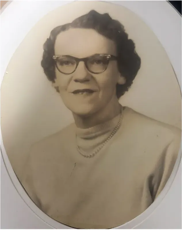 Discoloration on a 1950s-1970s photograph, before hand restoration by MemoryCherish artists