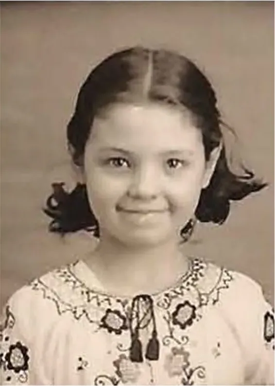 Black-and-white 1950s-1970s photograph before hand colorization by MemoryCherish artists