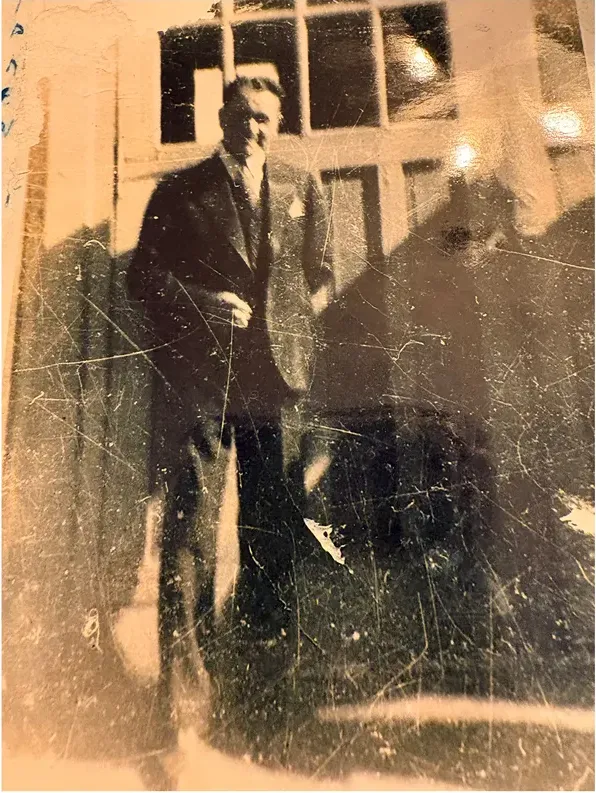 Black-and-white pre-1950 photograph before hand colorization by MemoryCherish artists