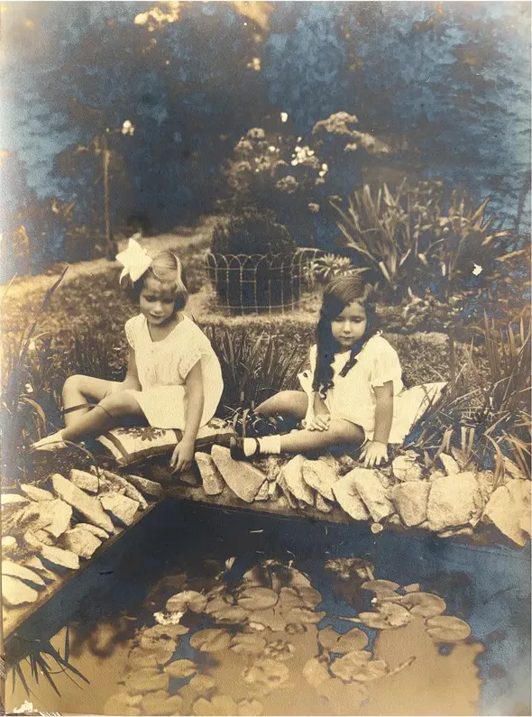Black-and-white pre-1950 photograph before hand colorization by MemoryCherish artists