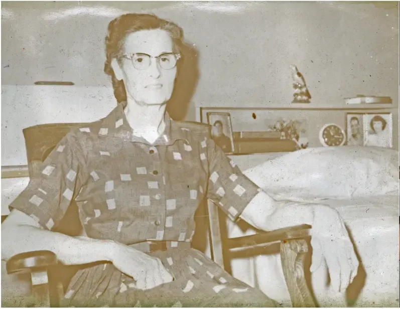 Black-and-white 1950s-1970s photograph before hand colorization by MemoryCherish artists