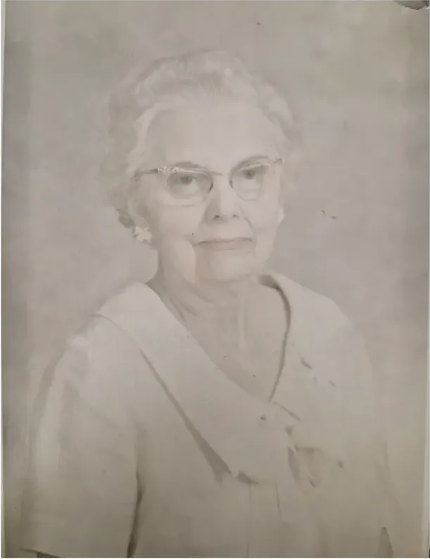 Discoloration on a 1950s-1970s photograph, before hand restoration by MemoryCherish artists