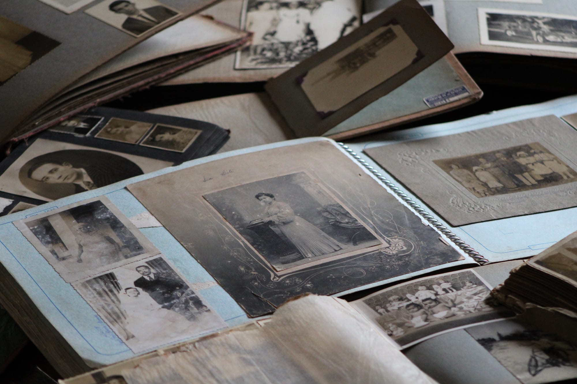 Free Old Pictures on Photo Album Stock Photo