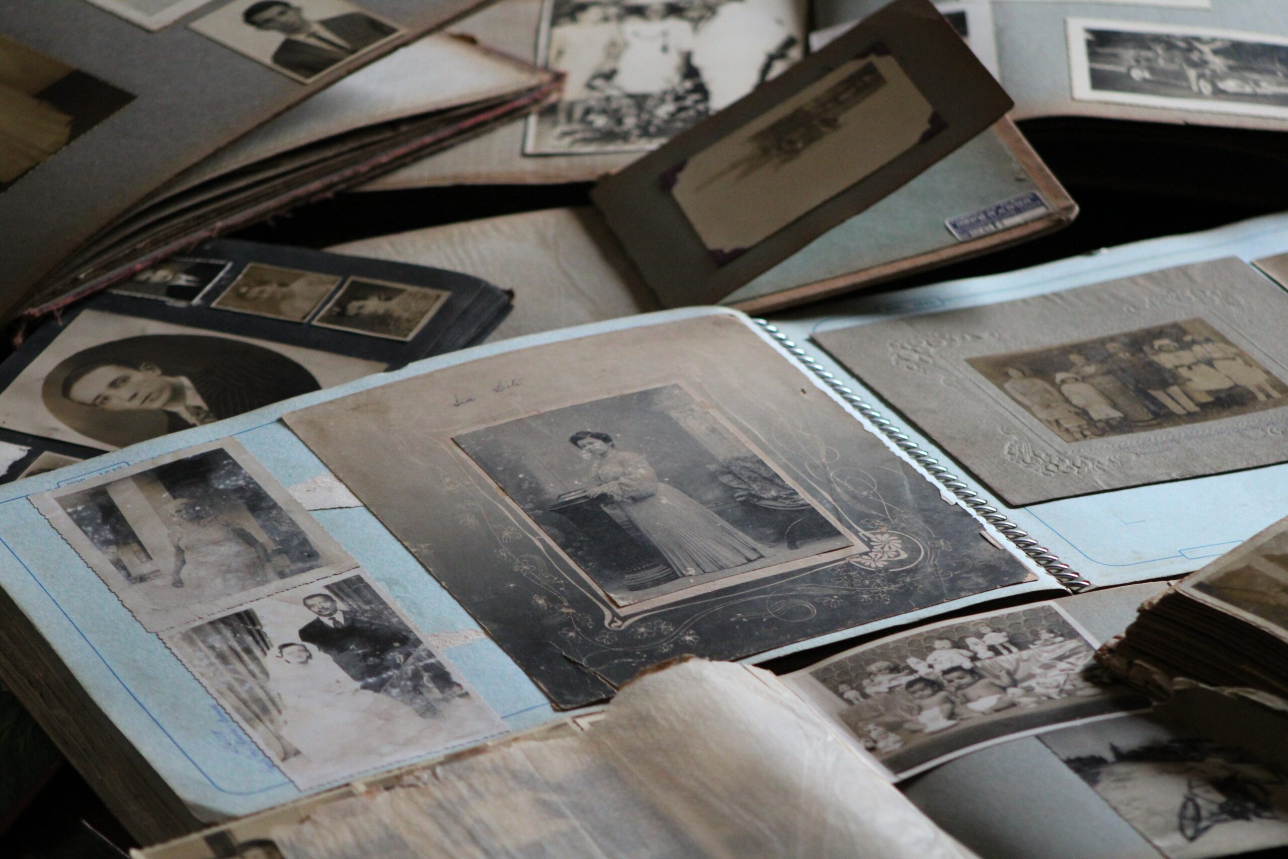 The Different Types Of Photo Albums For Old Photos - MemoryCherish